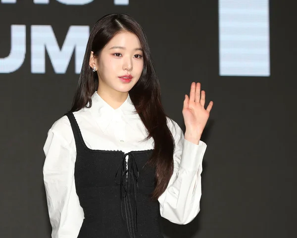 Jang Wonyoung, who was surprised when an elementary school boy tried to touch her body, was criticized