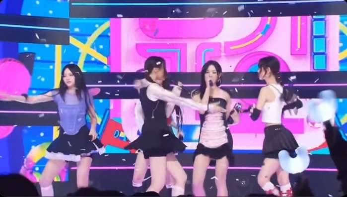NewJeans 'Super Shy' encore stage on Inkigayo