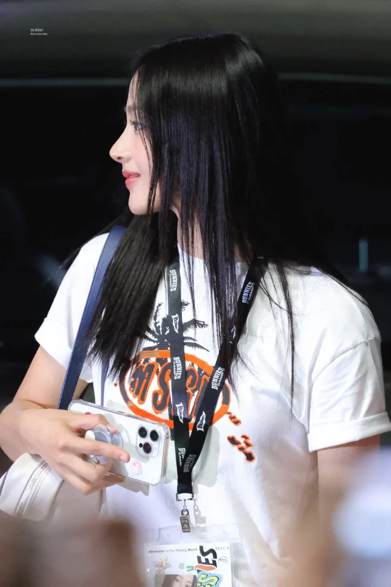 No matter how you look at her, you'll be shocked by NewJeans Minji's side profile