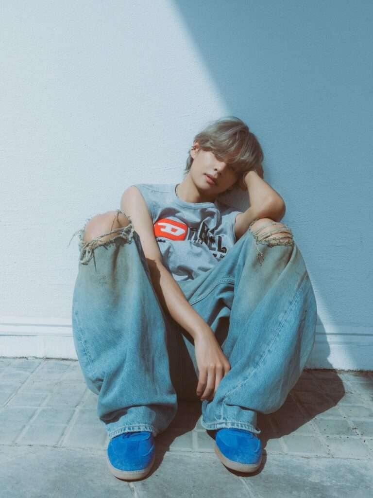 Netizens are going crazy over BTS V's solo album 'Layover' Photo 2