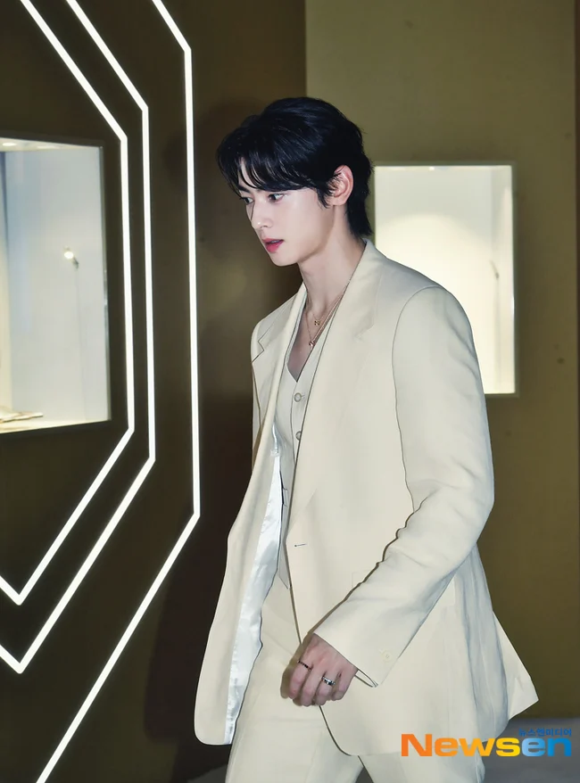 Astro's Cha Eun-Woo Suits Up for Chaumet Pop-Up Opening in Seoul – WWD