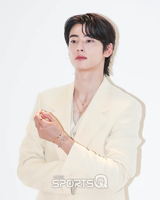 Cha Eunwoo at the Chaumet pop-up event this morning