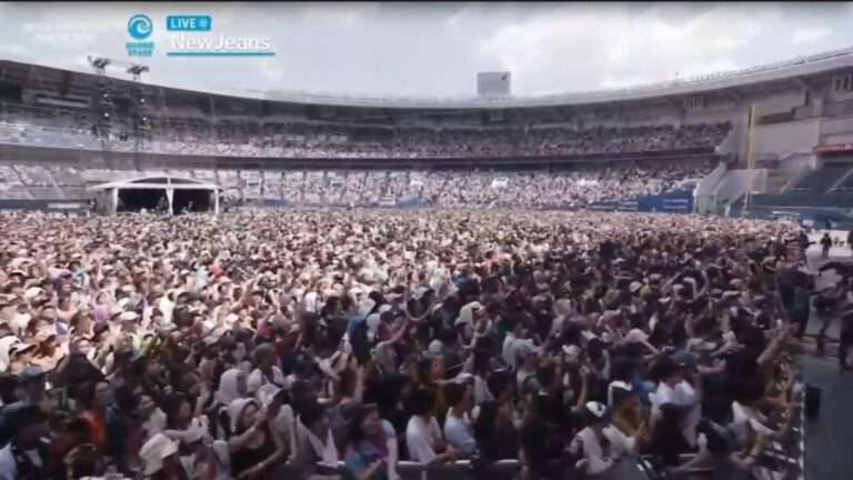 Crowds gathered at NewJeans' Japan Summer Sonic concert today