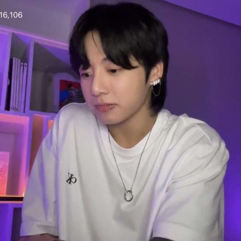 Jungkook really looks so young