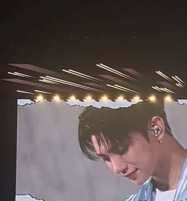 Seventeen Joshua cried at the Tokyo Dome concert today