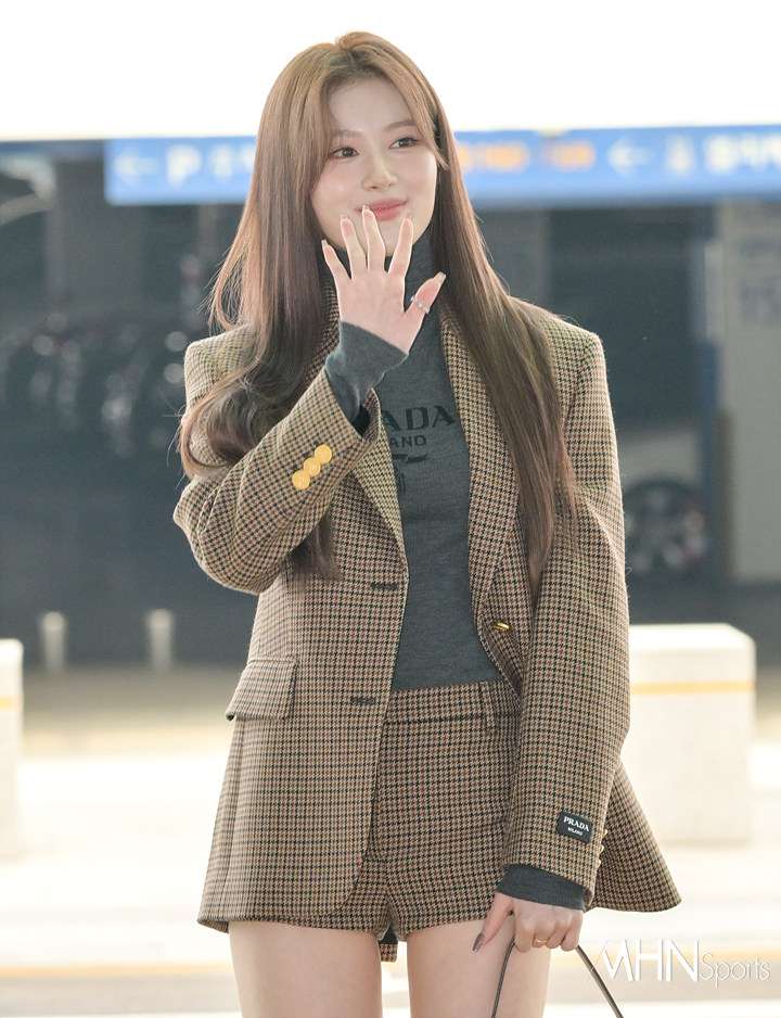 TWICE Sana looks like a goddess on her way to Italy to attend Milan Fashion Week