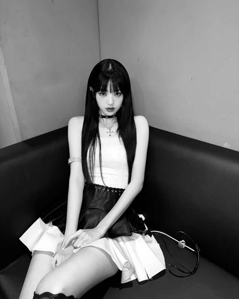 IVE Jang Wonyoung stuns netizens with her new pictures on Instagram ...