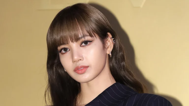 Netizens say that the problem now is not Lisa renewing with BLACKPINK