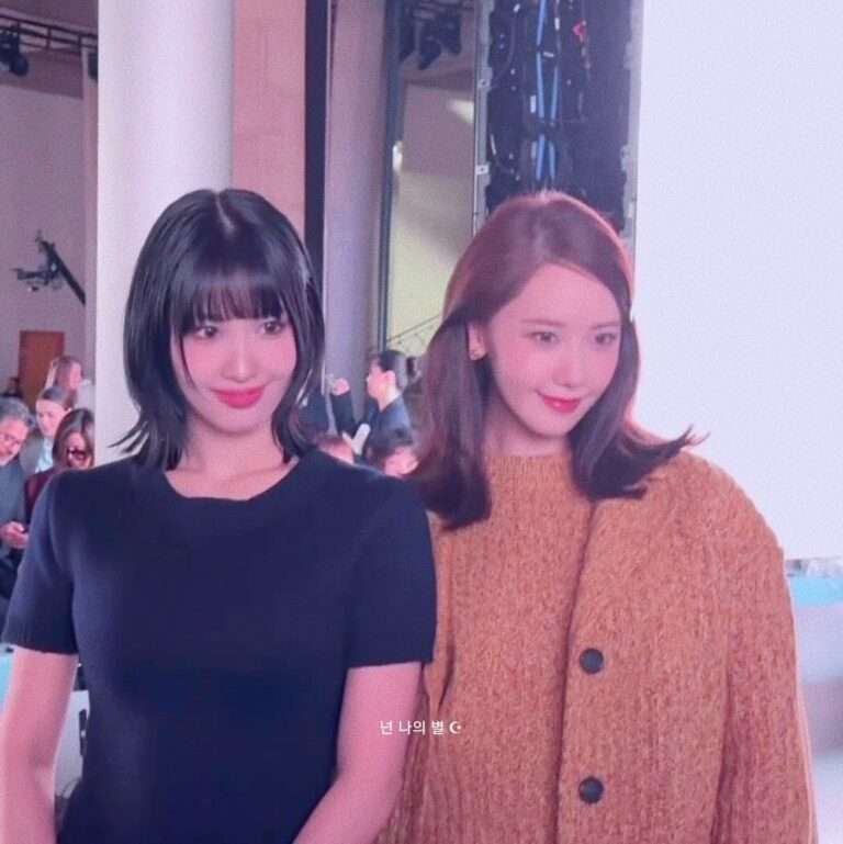 SNSD Yoona x TWICE Momo two-shot at the Miu Miu show of Paris Fashion Week