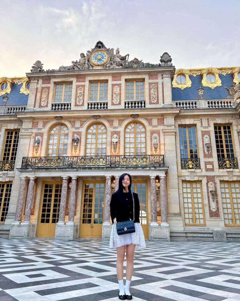 BLACKPINK Jisoo filmed her Vlog at the Palace of Versailles