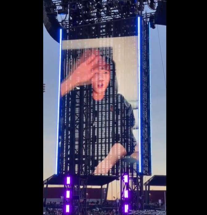 BTS Jungkook appeared at Charlie Puth's concert (Left and Right's first performance)