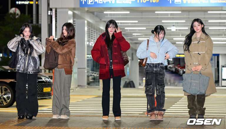 NewJeans' journalist pictures departing for AAA this morning