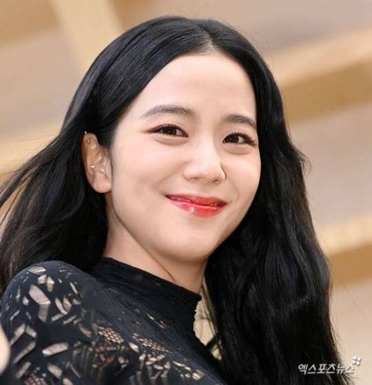 Netizens are divided over BLACKPINK Jisoo signing a contract with her brother's agency Blissoo
