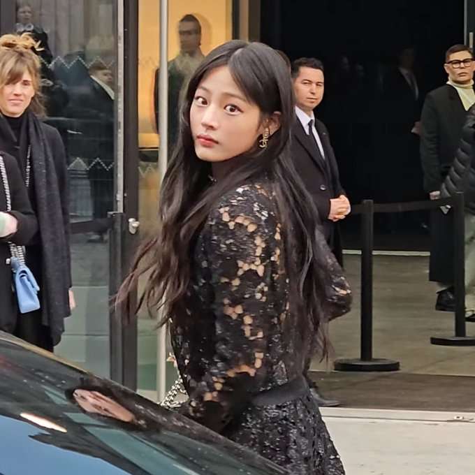 NewJeans Minji stunned netizens at the Chanel Paris fashion show in real time