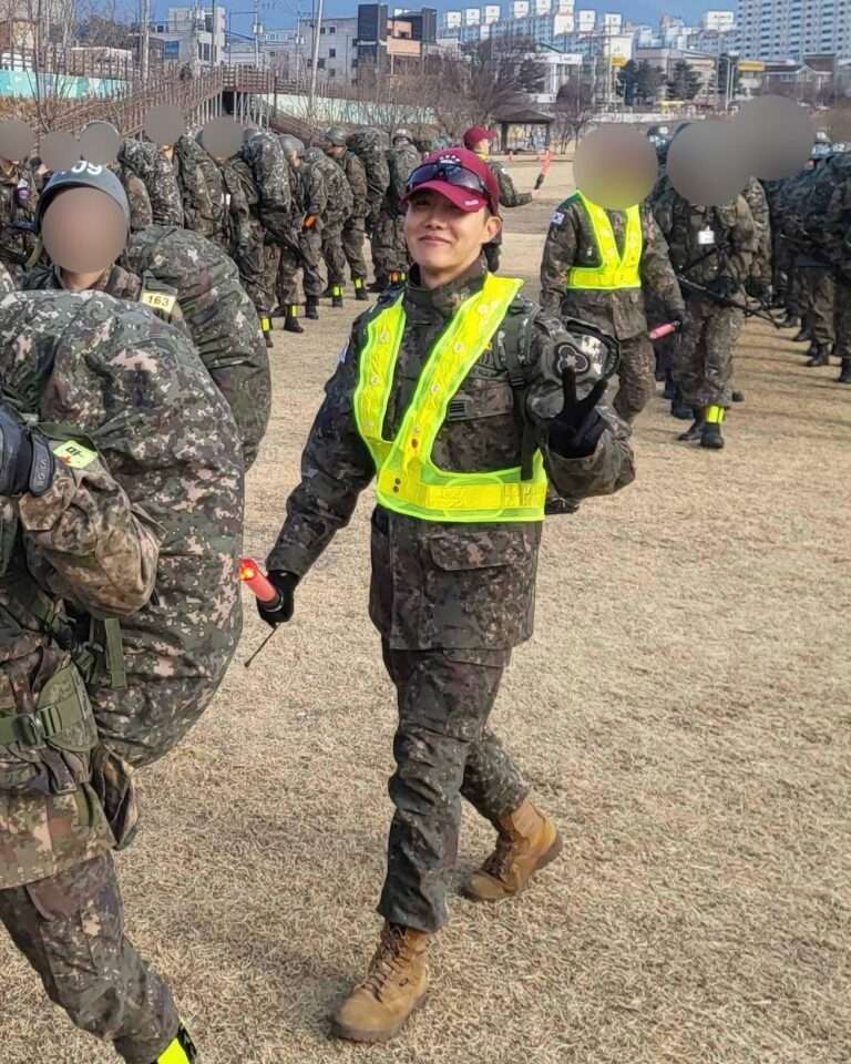 Assistant BTS J-Hope stands out in pictures of soldier trainees during the 20km ruck march
