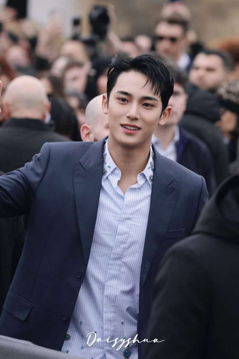 Netizens gasped when they saw Seventeen's Mingyu at Paris Fashion Week