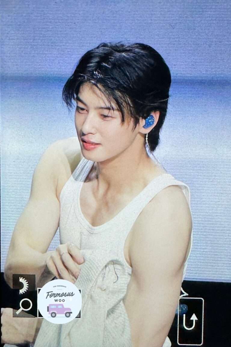 What's up with Cha Eunwoo's body?