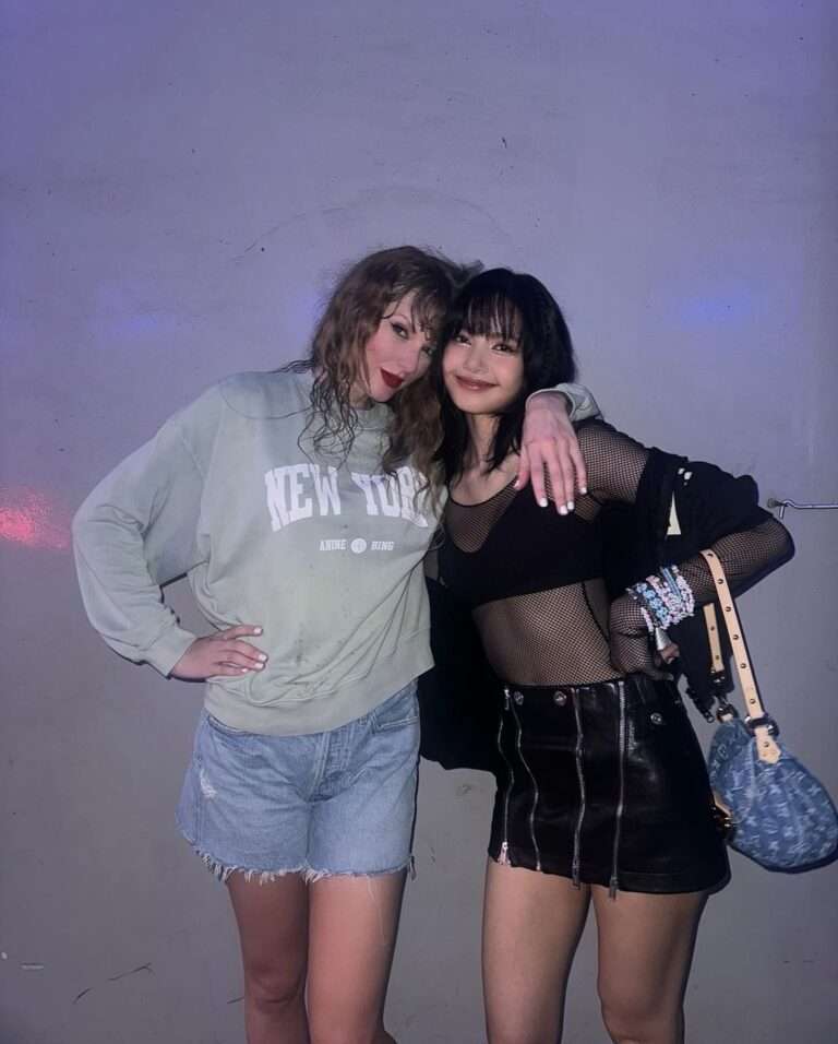BLACKPINK Lisa took and posted a picture after meeting Taylor Swift