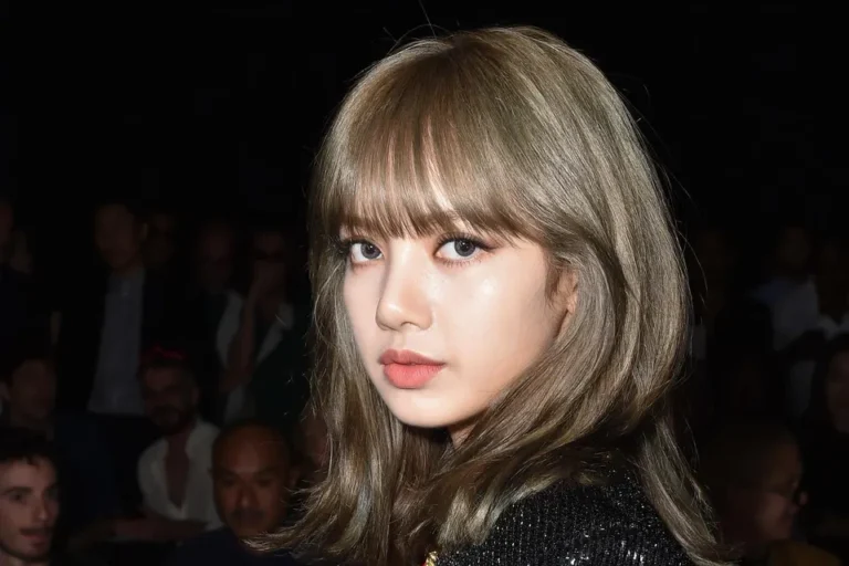BLACKPINK Lisa seems to be showing off her friendship with male idols a lot
