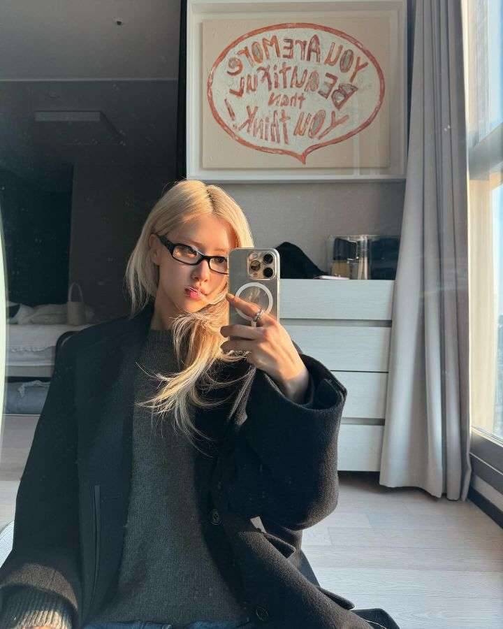 BLACKPINK Rosé's aura on Instagram is unmatched