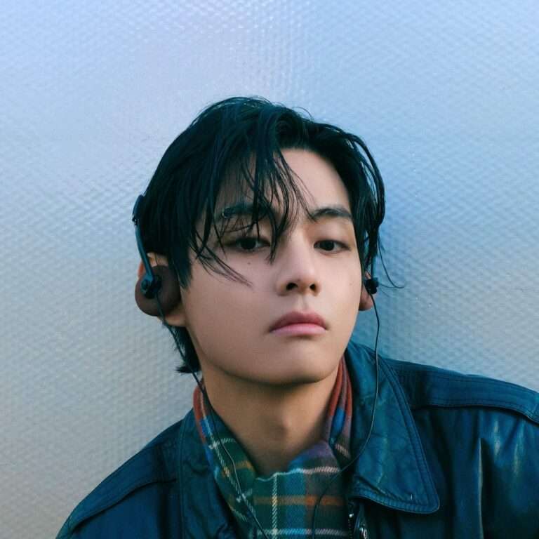 Netizens admire BTS V's aura and vibe in 'FRI(END)S' Concept Photo 2
