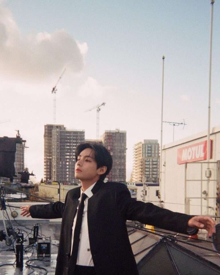All the photos that BTS V posted on Instagram for his new song are amazing