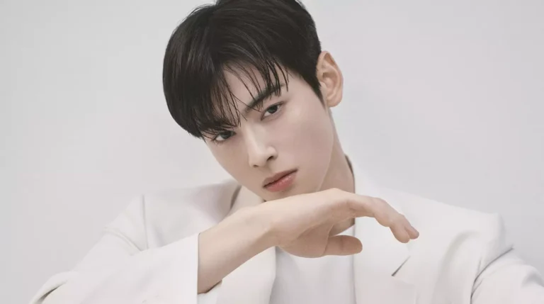 Do you agree that Cha Eunwoo is the most handsome among Korean men in their 20s?