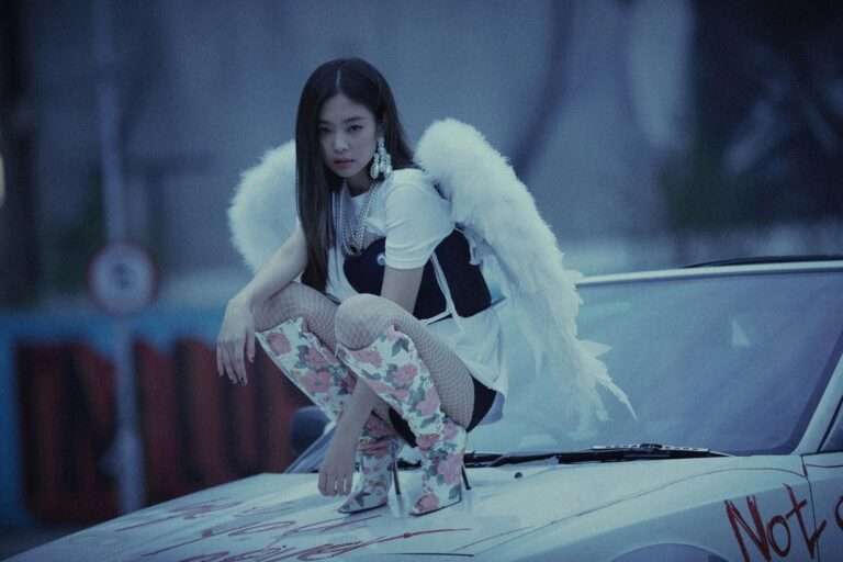 Flirting and going to parties are not something you owe someone an apology for, many idols should be like Jennie