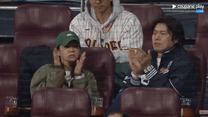 Hyun Bin, Son Ye Jin, Gong Yoo, Lee Dong Wook were spotted during the baseball broadcast