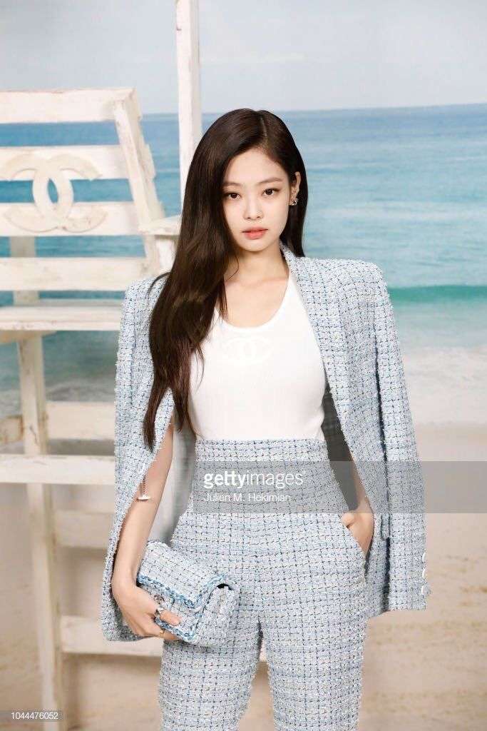 Netizens pick Jennie's style at the Chanel show that they like from 2018 to 2024