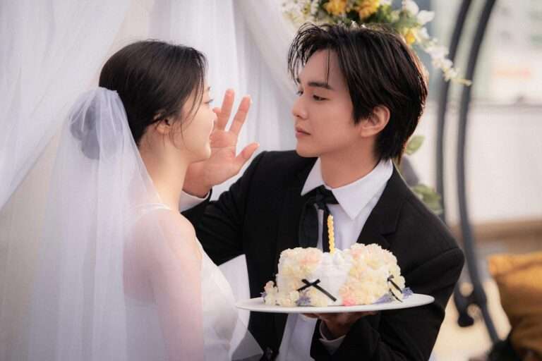 Yoo Seung Ho posted his wedding photos