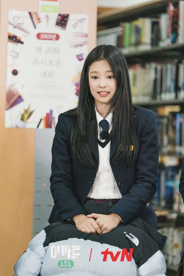 Jennie really looks like a high school student in school uniform