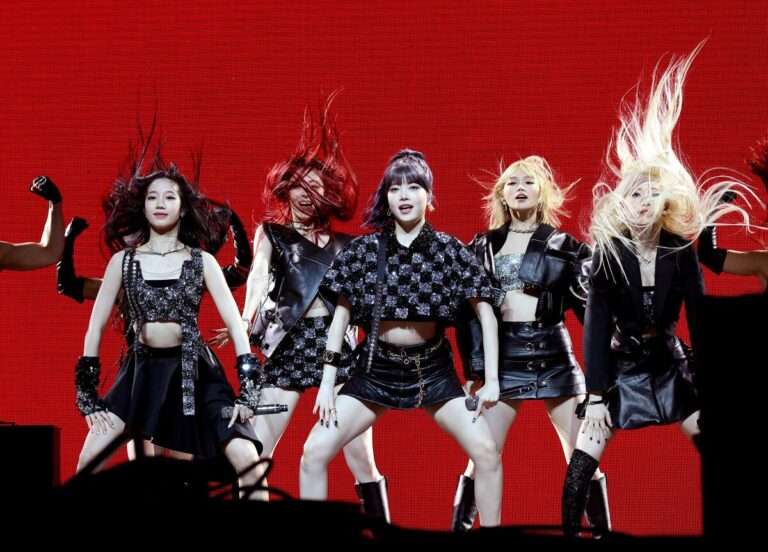 K-netizens watch LE SSERAFIM Coachella full performance again and share their thoughts