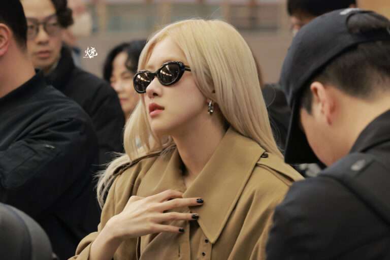 Netizens say that Rosé's aura is on another level and that she looks like an actress