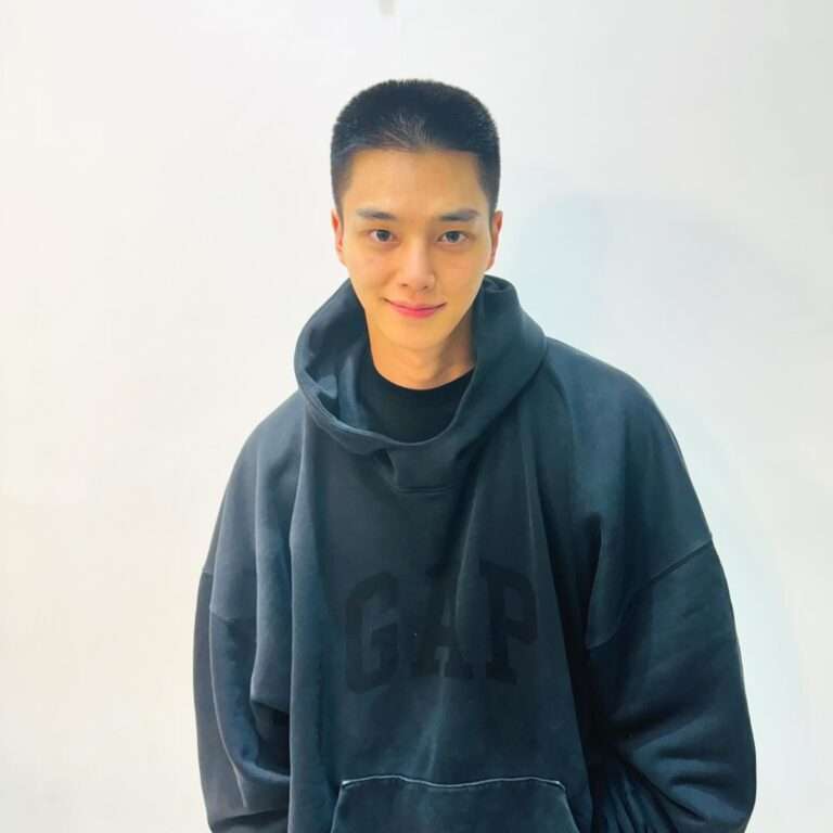 Song Kang who shaved his head before joining the army
