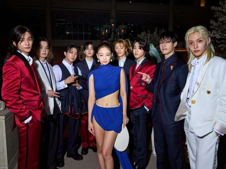 A photo of BLACKPINK Jennie taken with Stray Kids members at the Met Gala was just posted