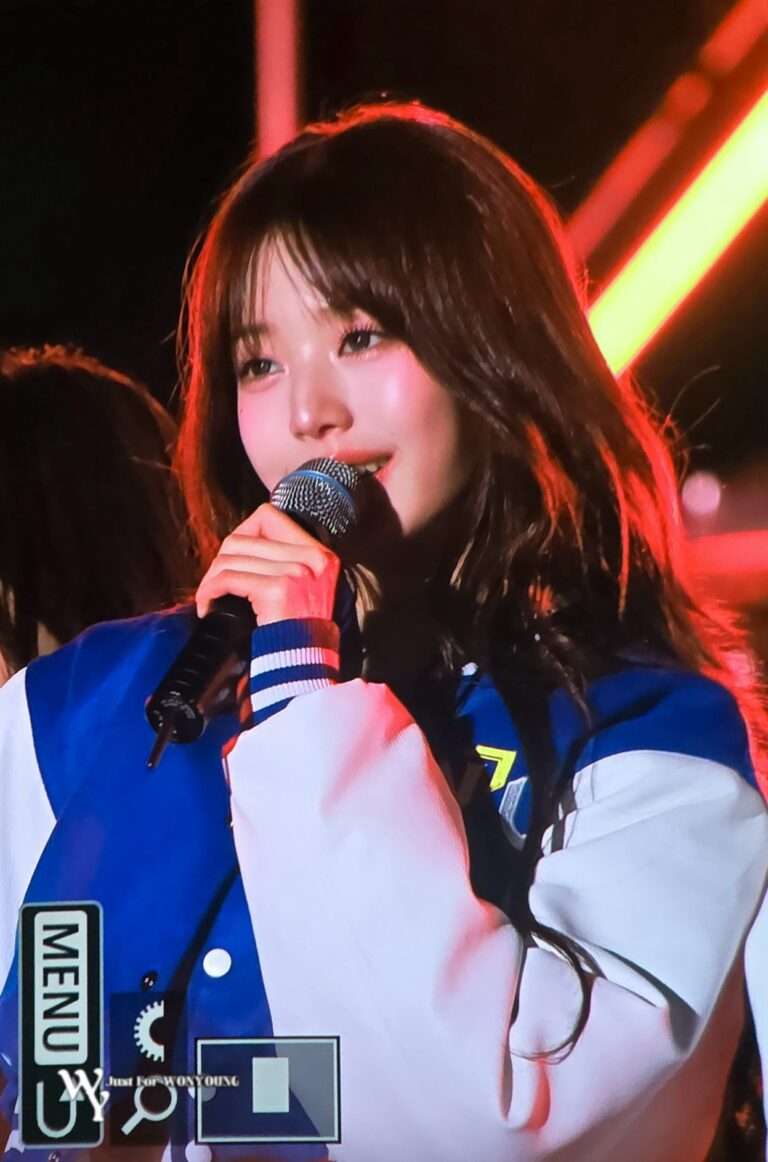 IVE Jang Wonyoung at the university festival yesterday