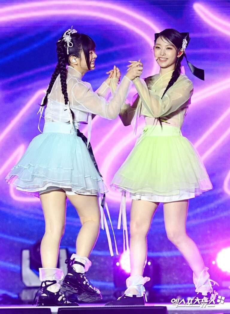 NewJeans' performance wearing Hanbok today