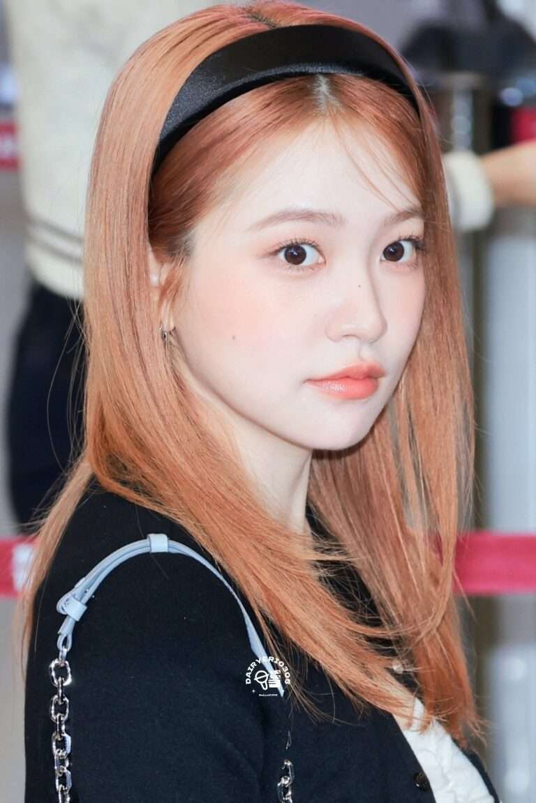Red Velvet's Yeri revealed her dyed hair yesterday and received positive responses from fans
