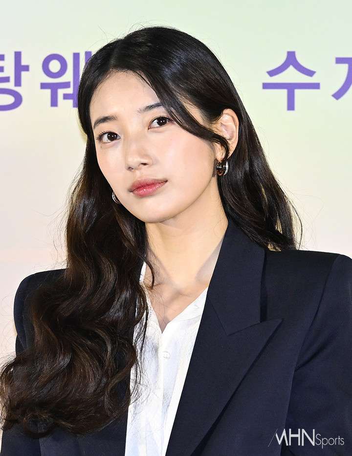 Suzy at the press conference for the movie 'Wonderland'