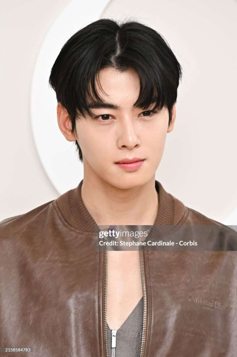 Cha Eunwoo's outfit at Paris Fashion Week was so bad that even he couldn't save