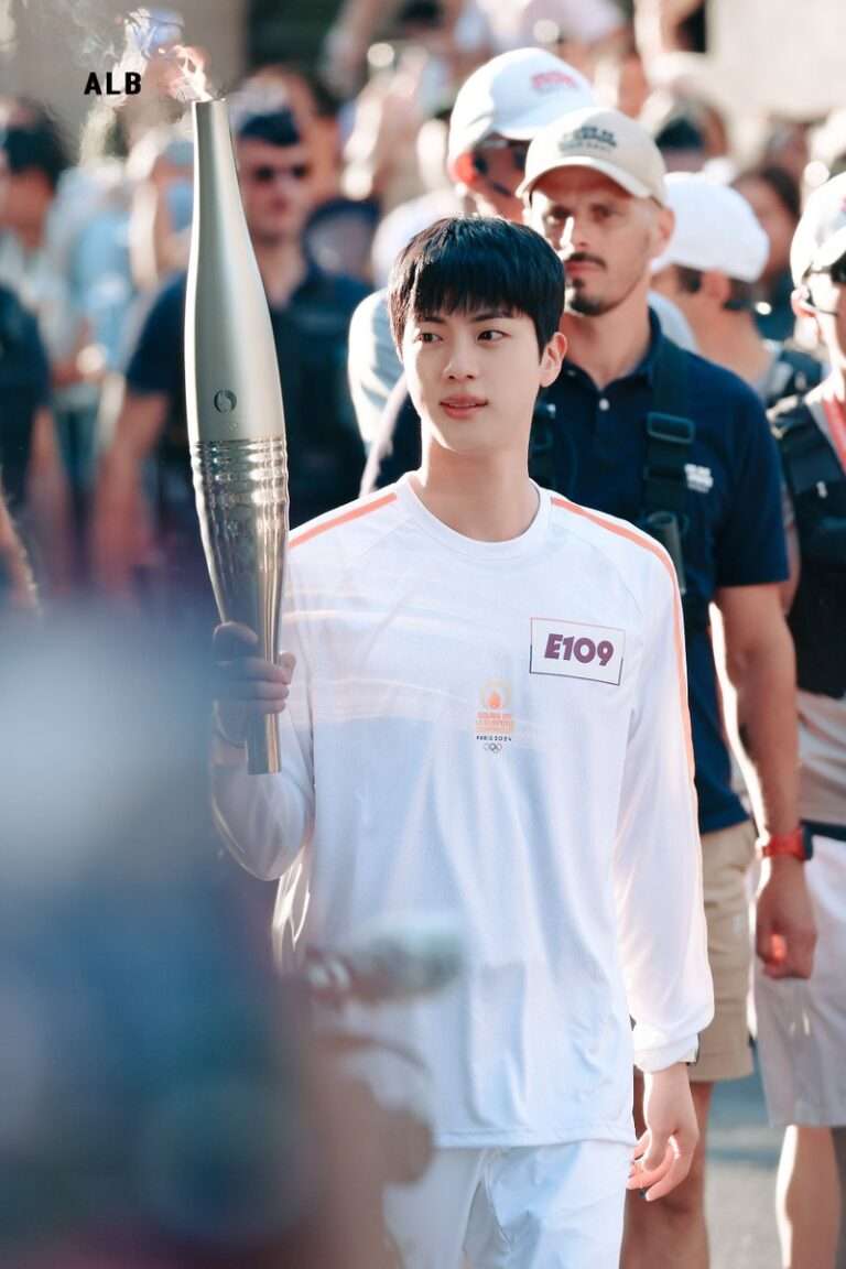BTS Jin carries the Paris Olympics torch at the Louvre Museum in real time
