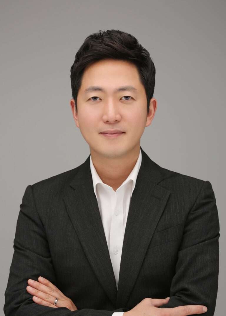K-netizens expressed their disappointment when CSO Lee Jae Sang was appointed as the new CEO of HYBE
