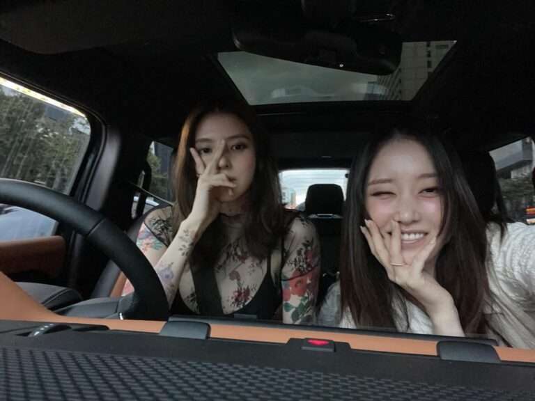 K-netizens were disappointed when they saw Han So Hee with many tattoos posting photos with Jeon Jong Seo