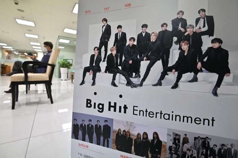 K-netizens discuss HYBE (HYBE Japan and Big Hit Music) will debut 2 rookie groups next year