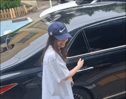 Min Heejin arrived at the Yongsan police station in real time