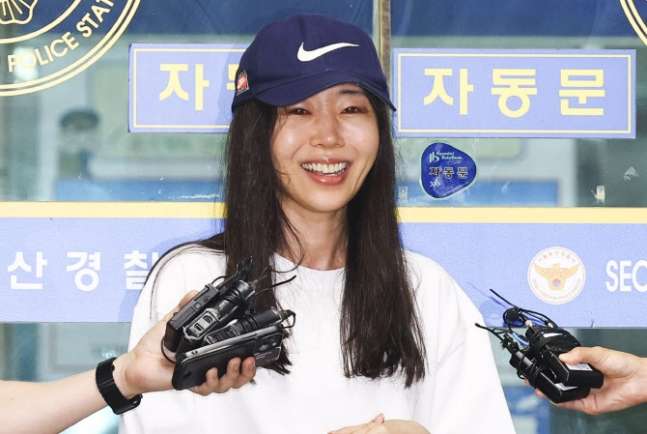 The police plan to further investigate Min Heejin on suspicion of breach of trust